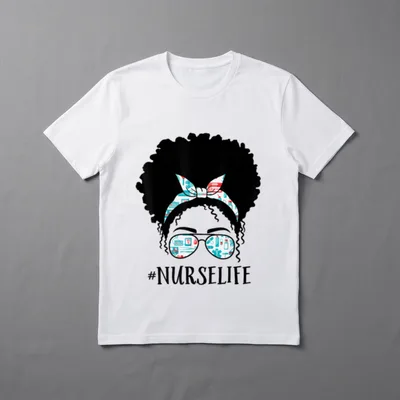 Nurse Black Afro Messy Bun Crew T-Shirt – Afro silhouette with medical bandana and sunglasses – Classic T-Shirt in Black