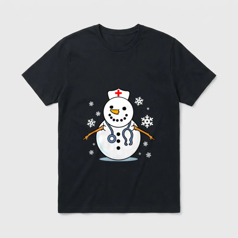 Nurse Snowman Christmas T-Shirt – Snowman wearing a nurse cap and stethoscope with snowflakes – Classic T-Shirt in Black