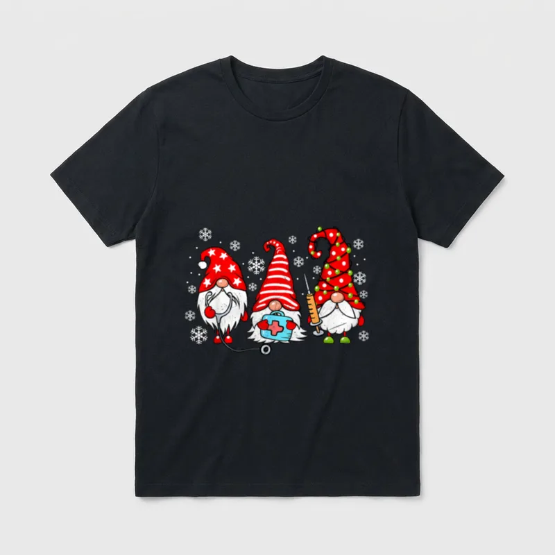 Nurse Christmas Gnomes Xmas T-Shirt – Three Christmas gnomes holding medical tools in the snow – Classic T-Shirt in Black