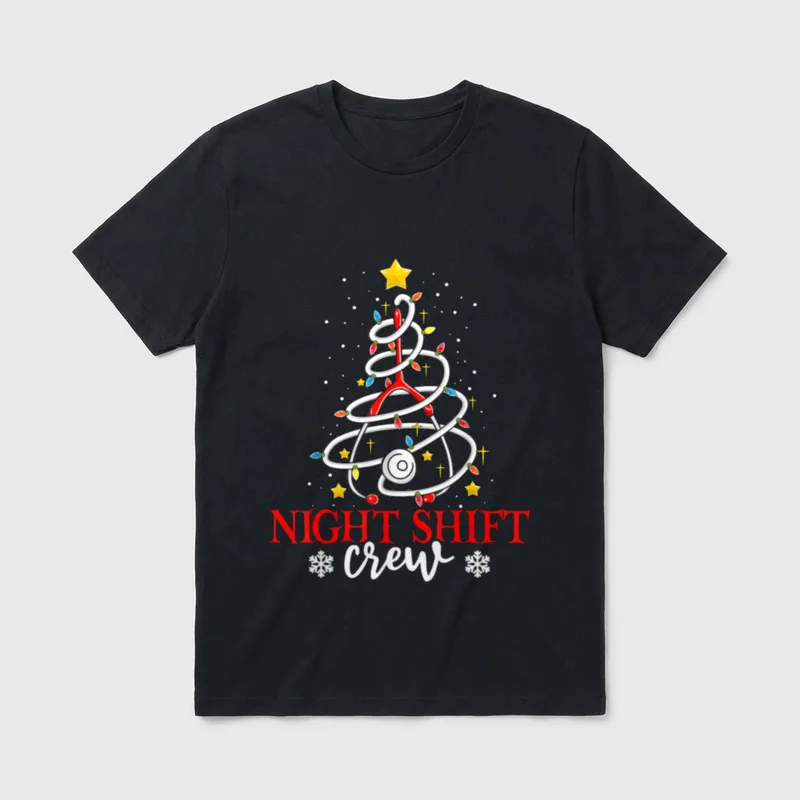Xmas Nursing T-Shirt – Stethoscope Christmas tree with lights and NIGHT SHIFT crew text – Classic T-Shirt in Black