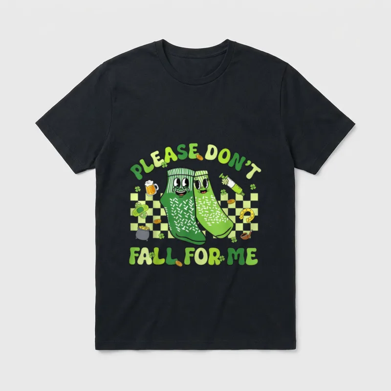 RN PCT CNA Nurse St Day T-Shirt – Green cartoon hospital grip socks with shamrocks and syringe – Classic T-Shirt in Black