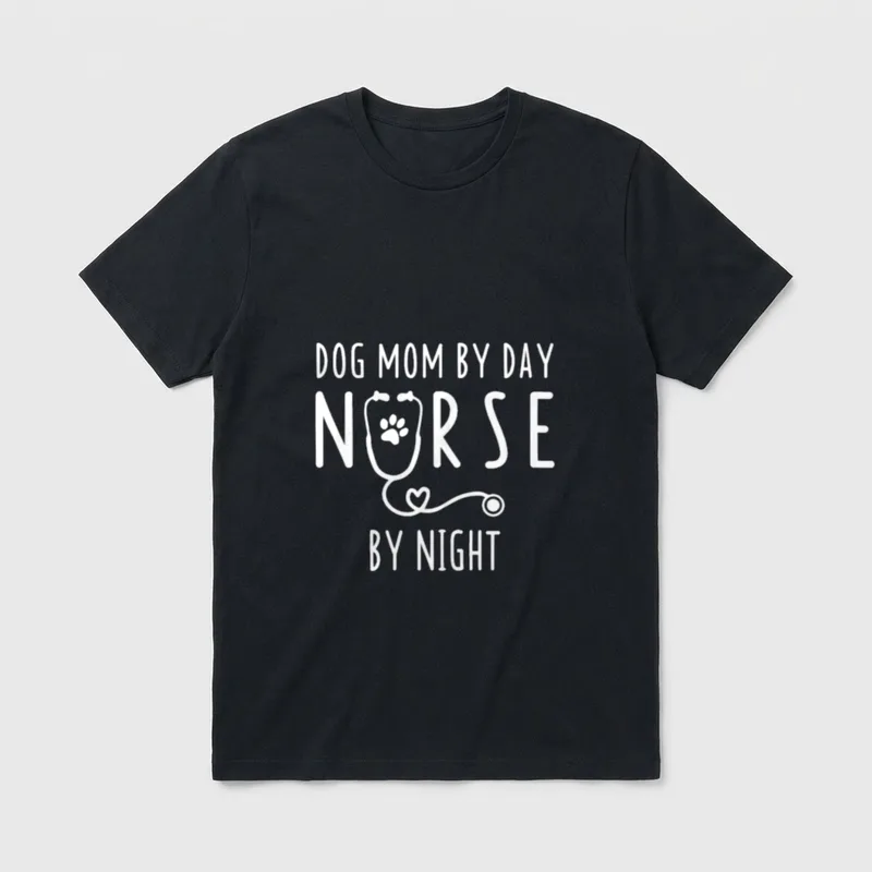 Nurse Dog Mom Shirt – DOG MOM BY DAY NURSE BY NIGHT stethoscope with paw print – Classic T-Shirt in Black