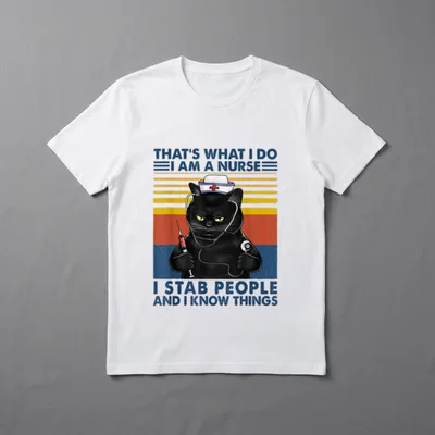 What I Do Am a Stab T-Shirt – Black cat nurse holding a syringe and stethoscope with retro sunset – Classic T-Shirt in Black