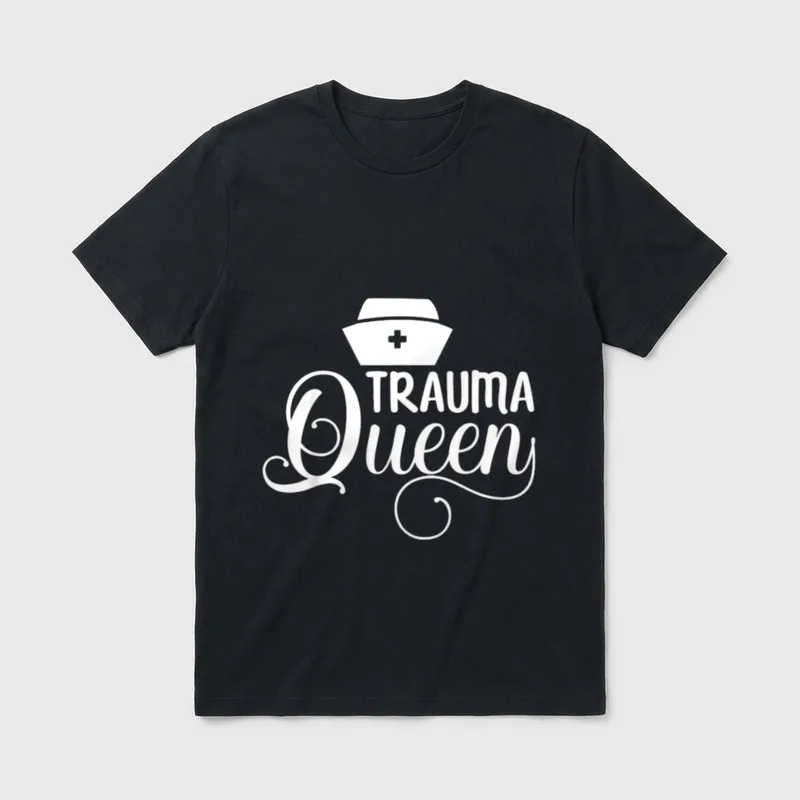 Trauma Queen Nurse T-Shirt – Nurse cap with cross and TRAUMA Queen lettering – Classic T-Shirt in Black