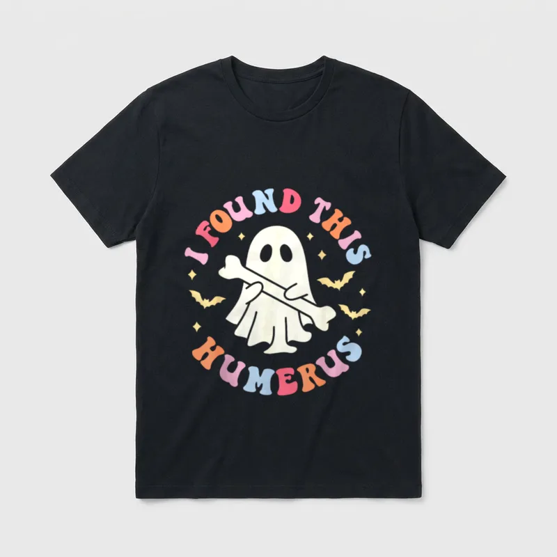 Ghost Nurse Halloween Costume T-Shirt – Ghost holding an arm bone with text I Found This Humerus – Classic T-Shirt in Black