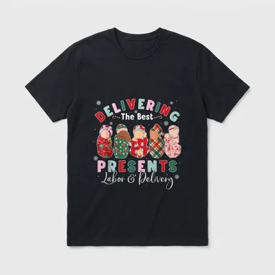 Black Classic Nurse T-Shirt – Delivering The Best Presents Labor & Delivery holiday print – Classic T-Shirt in Black