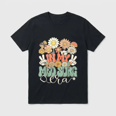 Floral Hippie Groovy Retro Daisy Med T-Shirt – Classic T-Shirt in Black