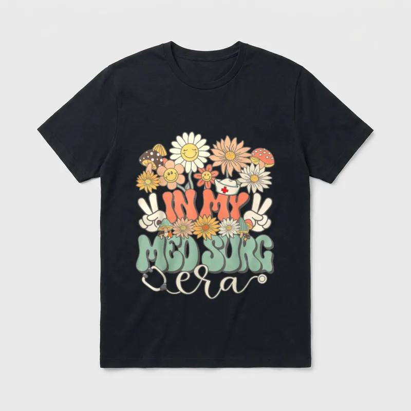 Floral Hippie Groovy Retro Daisy Med T-Shirt – Classic T-Shirt in Black