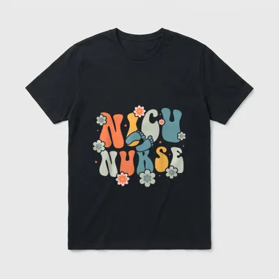 NICU Nurse Groovy Wavy 60s 70s T-Shirt – NICU NURSE text with baby footprints and retro daisies – Classic T-Shirt in Black