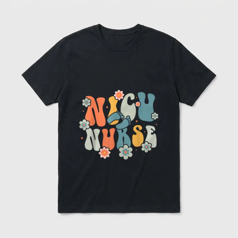 NICU Nurse Groovy Wavy 60s 70s T-Shirt – NICU NURSE text with baby footprints and retro daisies – Classic T-Shirt in Black