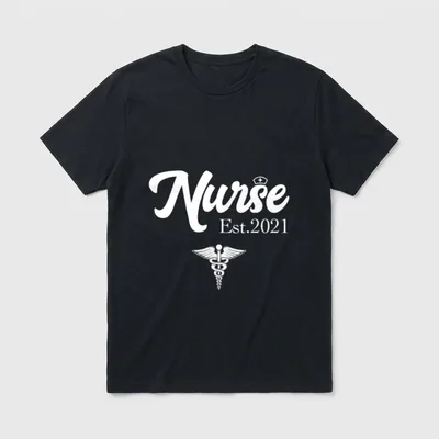 Nurse Est 2021 RN Nursing School T-Shirt – Nurse Est. 2021 with caduceus emblem and nurse cap – Classic T-Shirt in Black