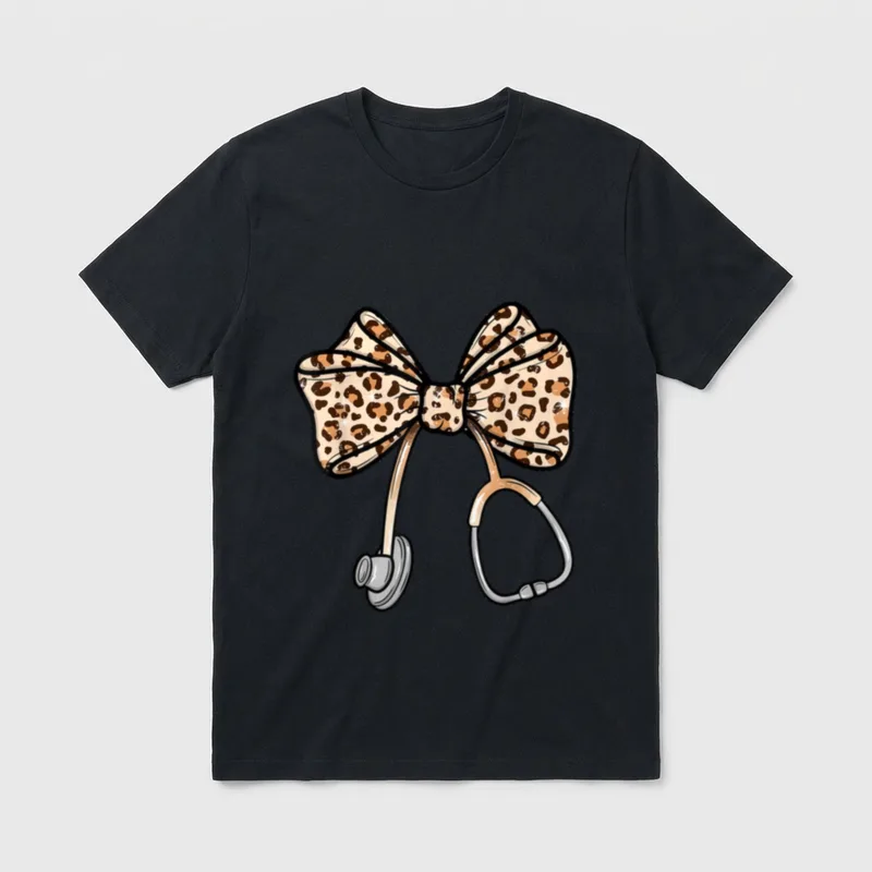 Nurse Day Leopard T-Shirt – Leopard print bow connected to a stethoscope – Classic T-Shirt in Black