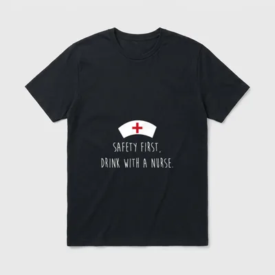 Drink Nursing Medical T-Shirt – White nurse cap with red cross and Safety First text – Classic T-Shirt in Black