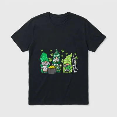 Or Nurse Shirt – Three scrub gnomes with a stethoscope, syringe, and clovers – Classic T-Shirt in Black