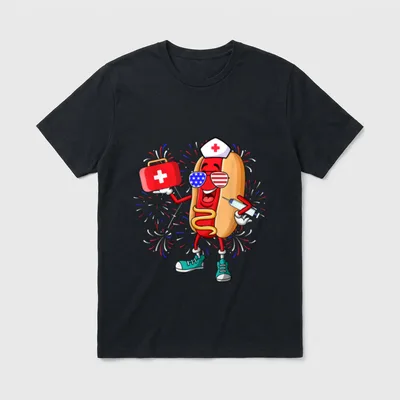Nurse Anesthetists 4th of July T-Shirt – Cartoon hot dog in nurse cap with syringe and medical kit – Classic T-Shirt in Black
