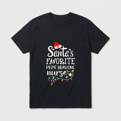 Onc Nurse Merry T-Shirt – Santa's FAVORITE PEDS HEM/ONC nurse lettering with Santa hat – Classic T-Shirt in Black