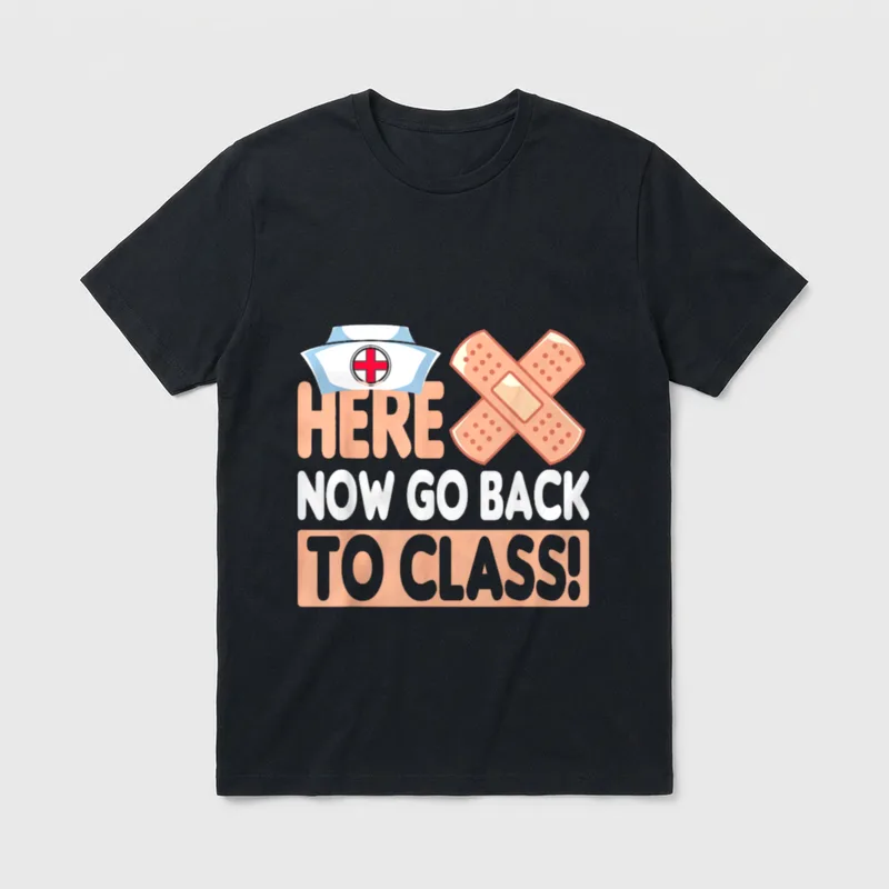 School Nurse Nurse Class T-Shirt – Nurse cap, crossed bandages, and here now go back to class text – Classic T-Shirt in Black