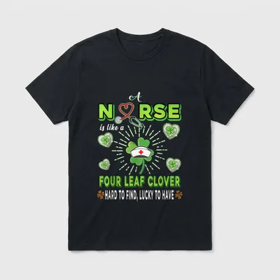 St Day Scrubs Top Nurse T-Shirt – A nurse is like a four leaf clover with cap and stethoscope – Classic T-Shirt in Black