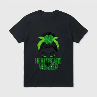 Worker St Day Irish Shamrock Nurse T-Shirt – Classic T-Shirt in Black