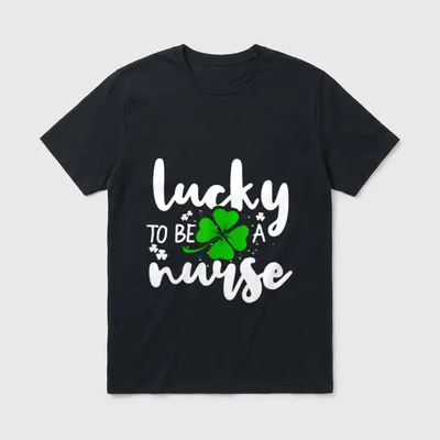 Lucky Nurse T-Shirt – Lucky to be a nurse with green four-leaf clover – Classic T-Shirt in Black