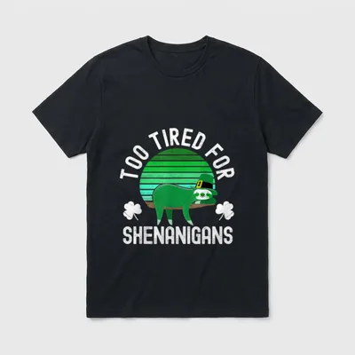 St Day for Tired Mom Nurse T-Shirt – Sleeping green sloth on branch wearing a leprechaun hat – Classic T-Shirt in Black