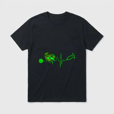 Irish Nurse Heartbeat Ireland Shamrock St T-Shirt – Classic T-Shirt in Black