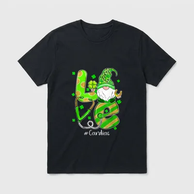 Shamrock Gnome Love Cardiac Nurse St T-Shirt – LOVE and #Cardiac with a gnome and stethoscope – Classic T-Shirt in Black