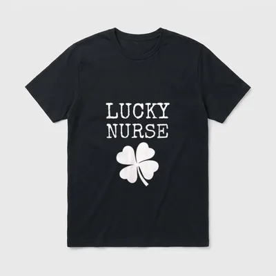 St Patrick's Day Hospital T-Shirt – Lucky Nurse distressed lettering and four-leaf clover – Classic T-Shirt in Black